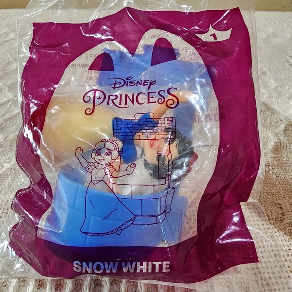 McDonald's 2021 Happy Meal Toy: Disney Princess SNOW WHITE #1 - NEW - Picture 3 of 3